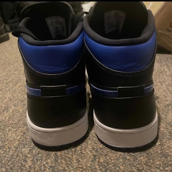 Air Jordan 1 Mid ‘Black Hyper Royal’ - Picture 8 of 9